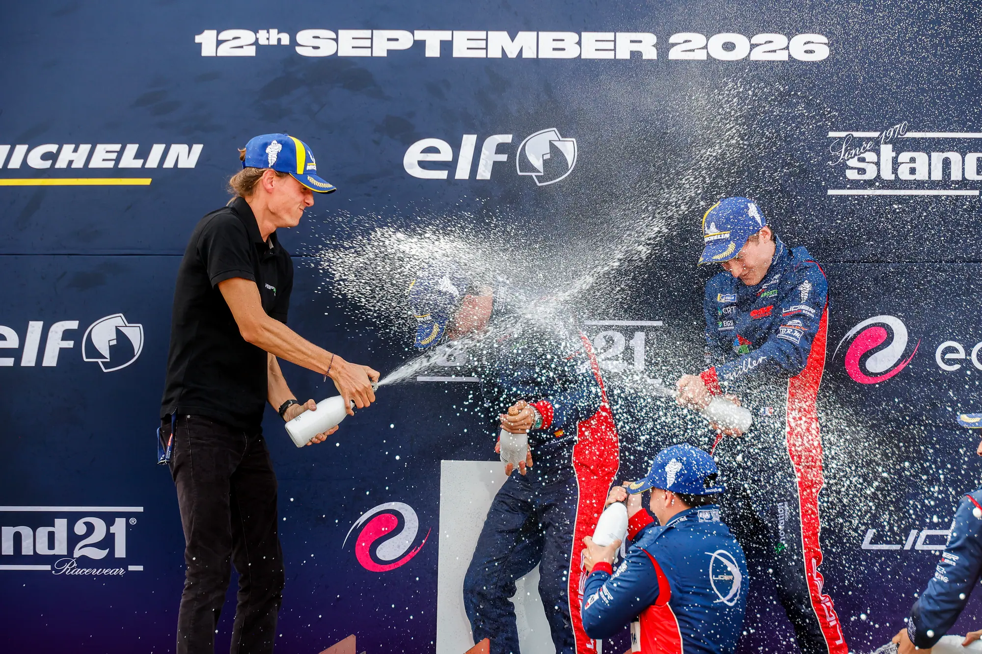 Champán en el podio de Silverstone