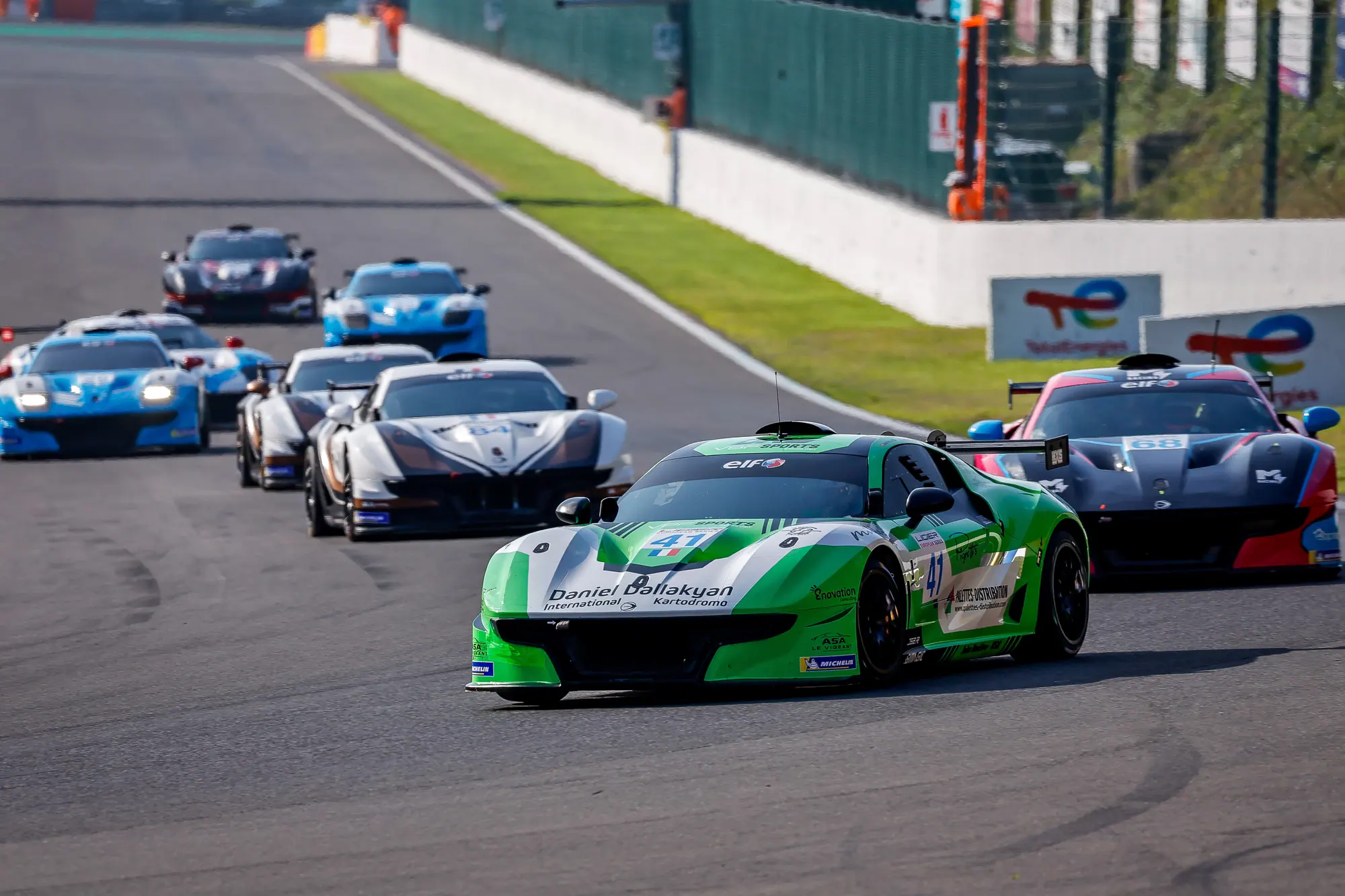 El #41 al frente del grupo en Spa