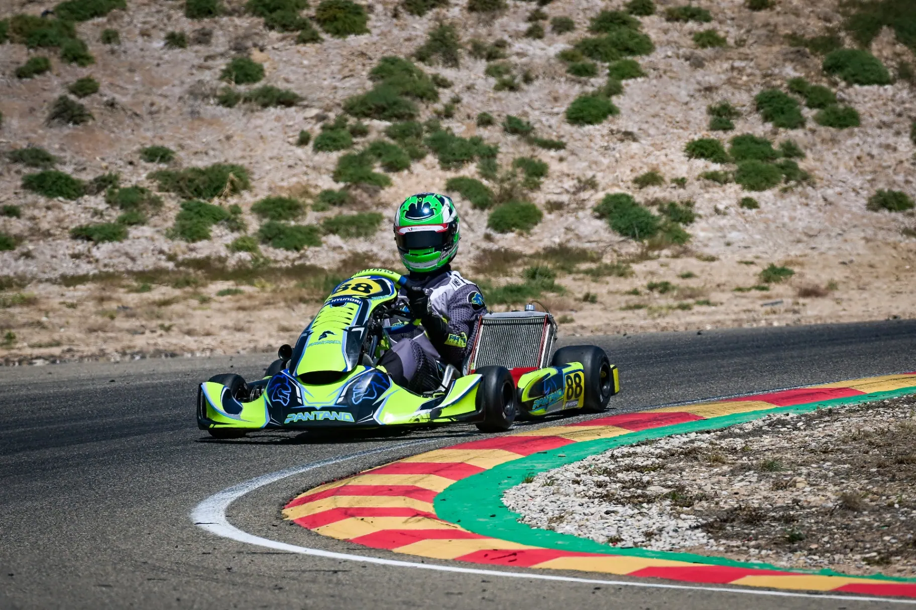 Daniel Dallakyan trazando en Motorland Aragón