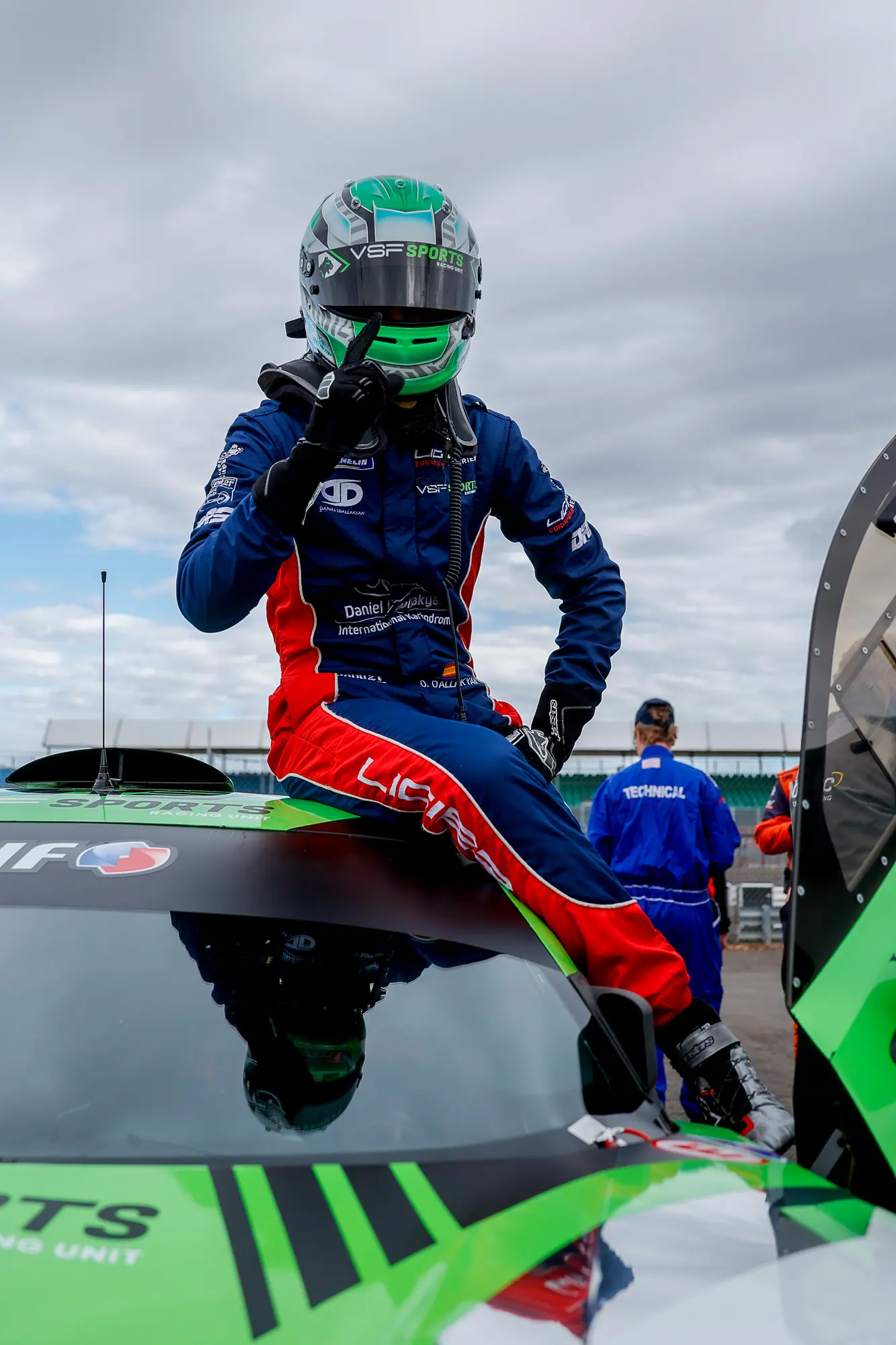 Daniel sentado sobre el #41 en Silverstone