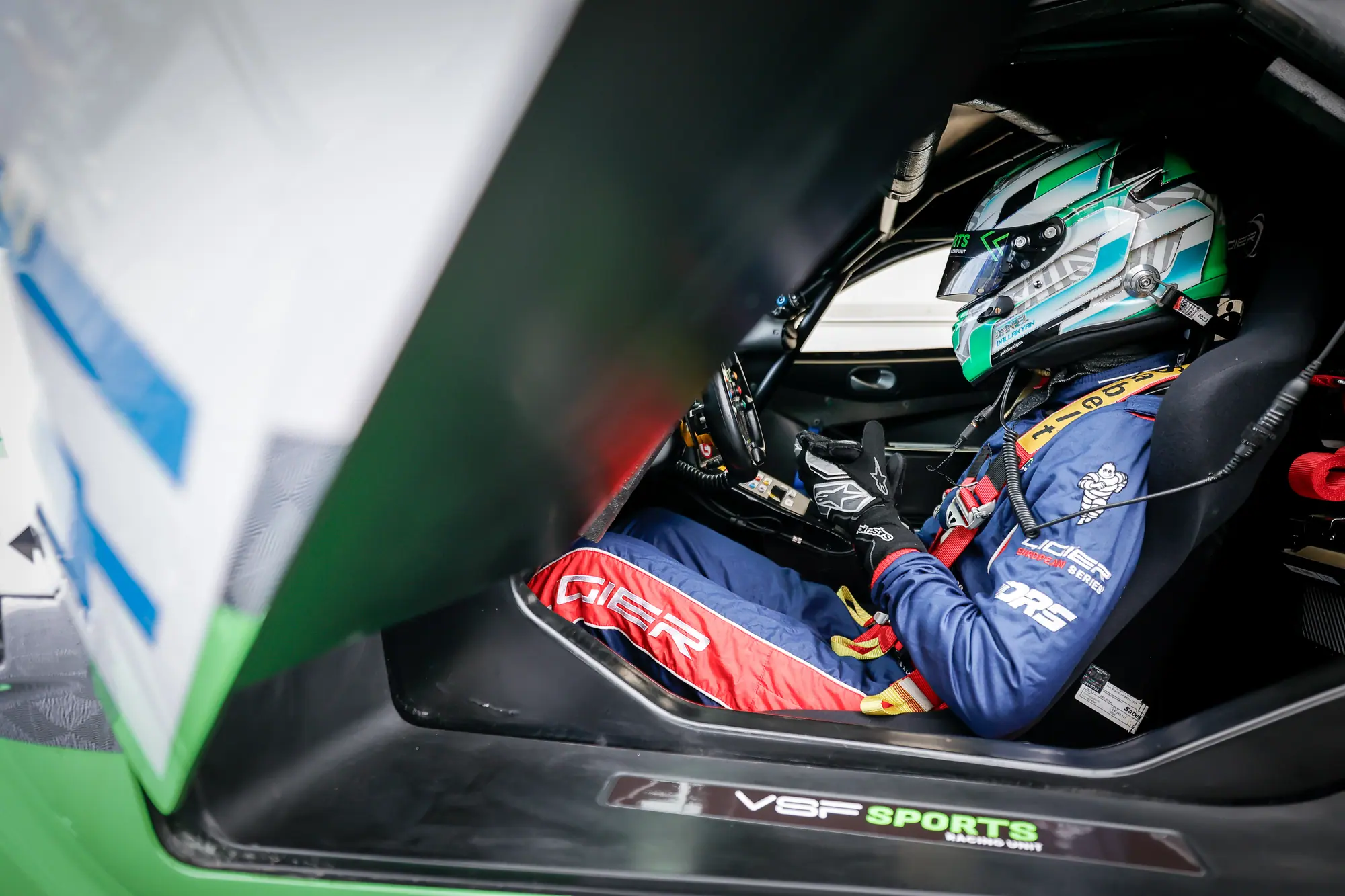 Daniel en el cockpit en Silverstone