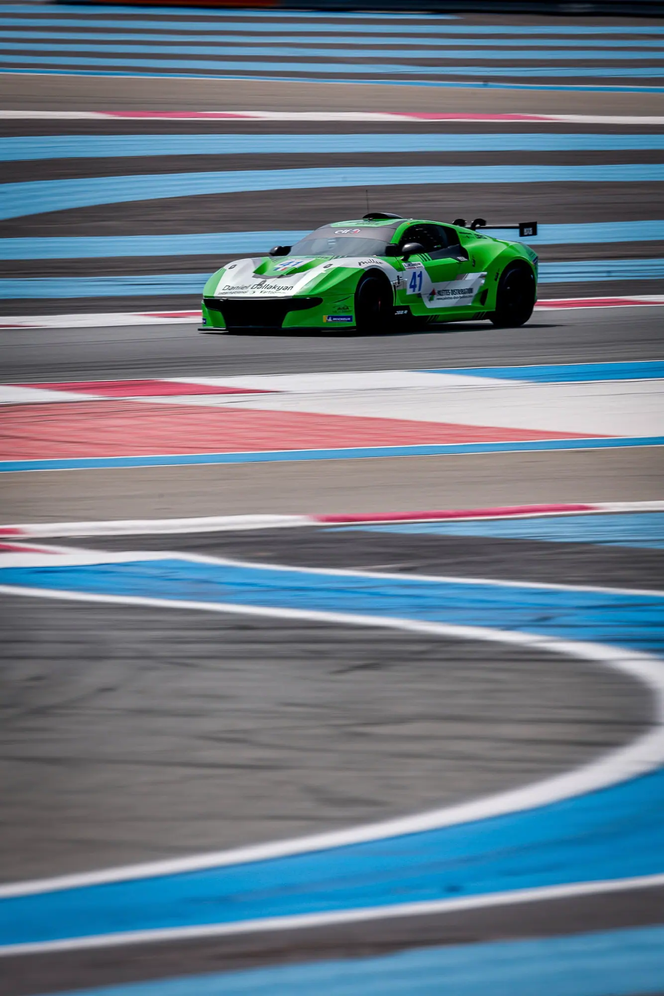 Trazada sobre las líneas azules de Paul Ricard