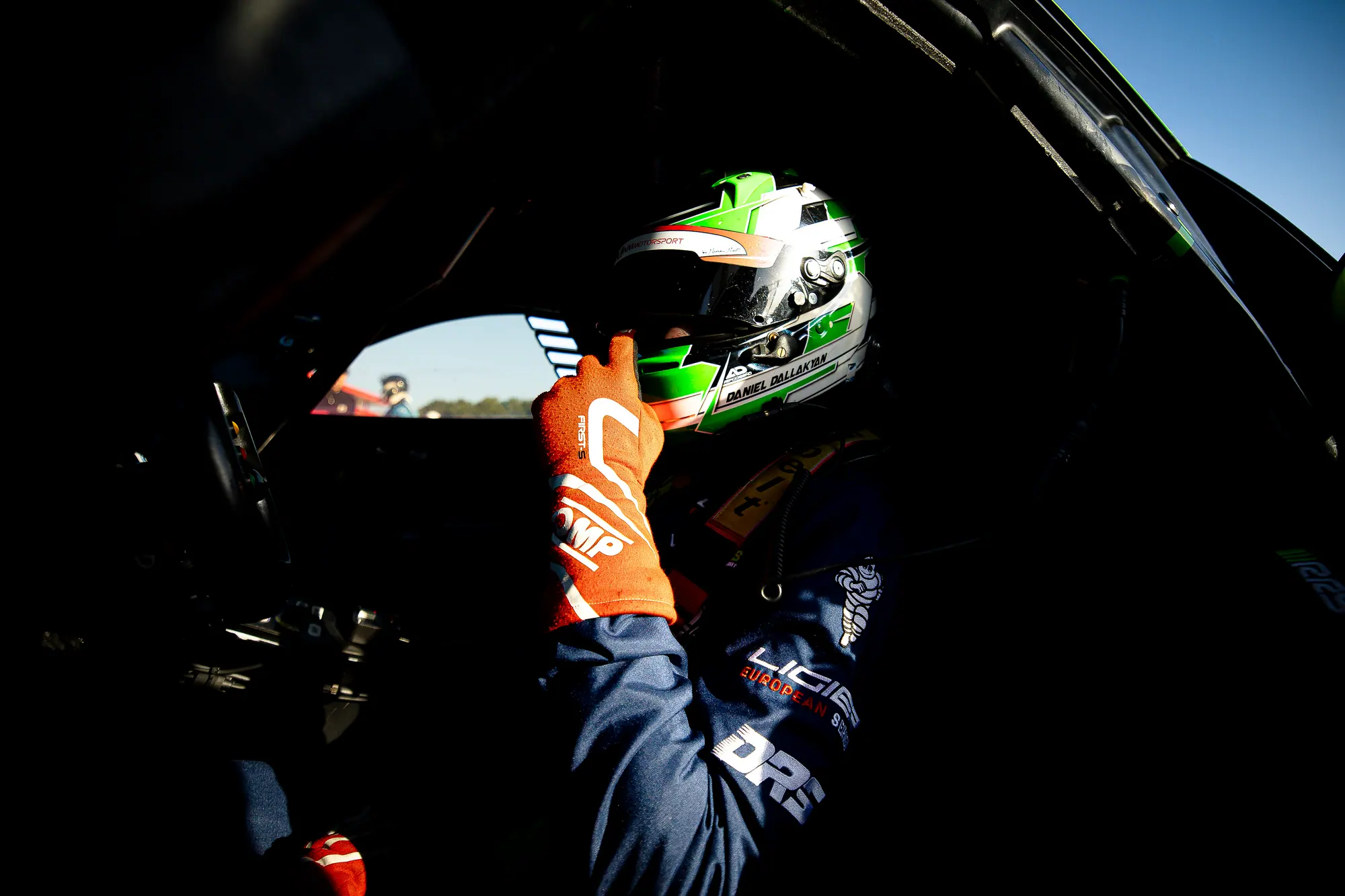 Daniel en el cockpit antes de salir a pista