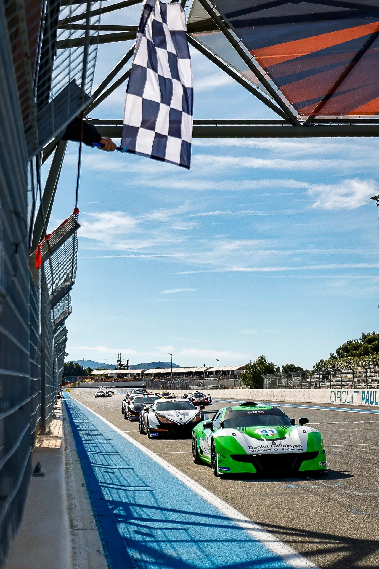Bandera a cuadros para el Ligier #41 en Paul Ricard